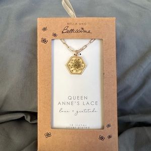 BELLA UNO- Belssima Necklace- QUEEN ANNE'S LACE- NWT